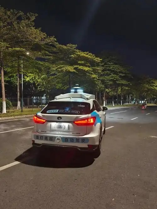 夜间值守无人轿车
