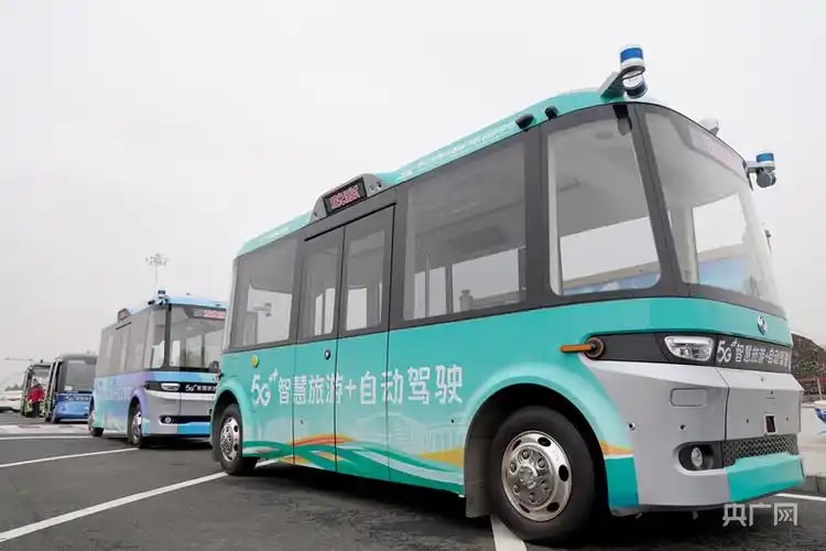 通勤专线智驾客车