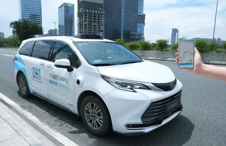 城市无人驾驶轿车